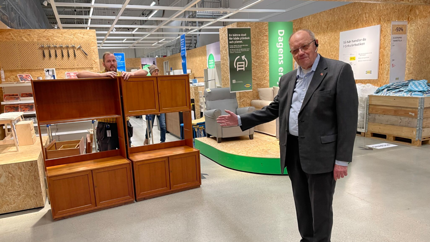 An IKEA customer who handed in his old second-hand item to one of our department stores to be resold.