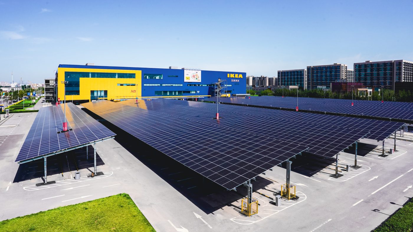 Image of an IKEA department store with many solar cells in the parking lot.