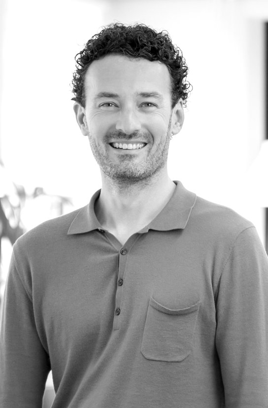 Black and white portrait of Mark Vos