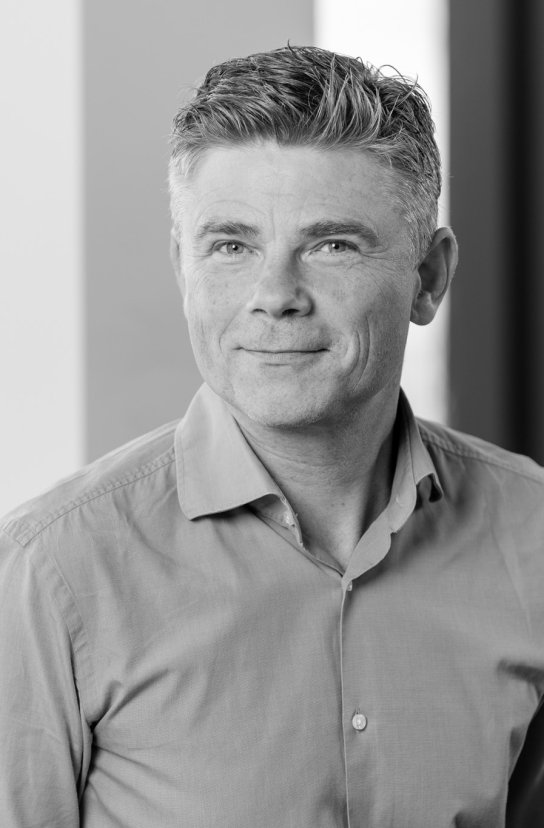 Black and white portrait of Karsten Beck