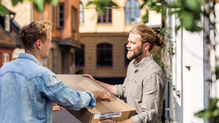 Customer getting a delivery from IKEA at their home.