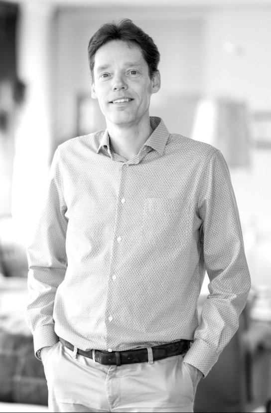 Black and white portrait of Frederik de Jong